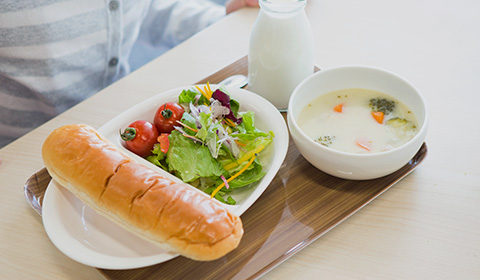 給食